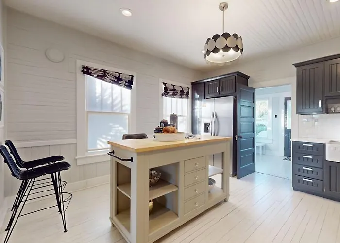 Historic Downtown With High-speed Wifi And Ac - Dogs Okay Holiday home *