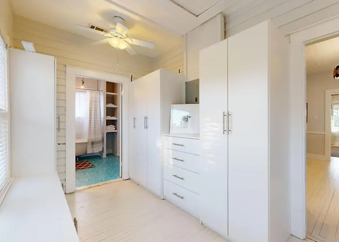 Historic Downtown With High-speed Wifi And Ac - Dogs Okay Holiday home Pensacola